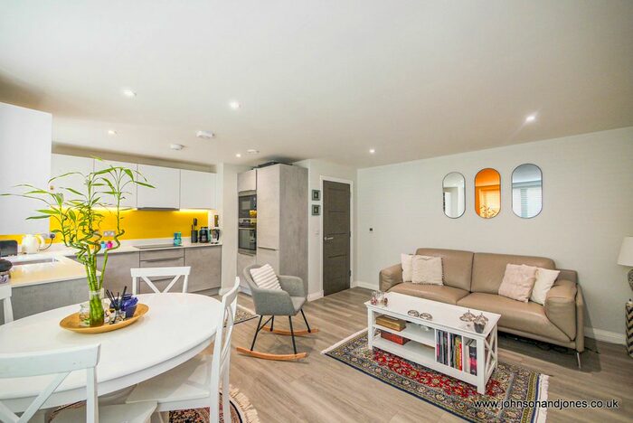 1 Bedroom Flat To Rent In Guildford Street, Chertsey, KT16