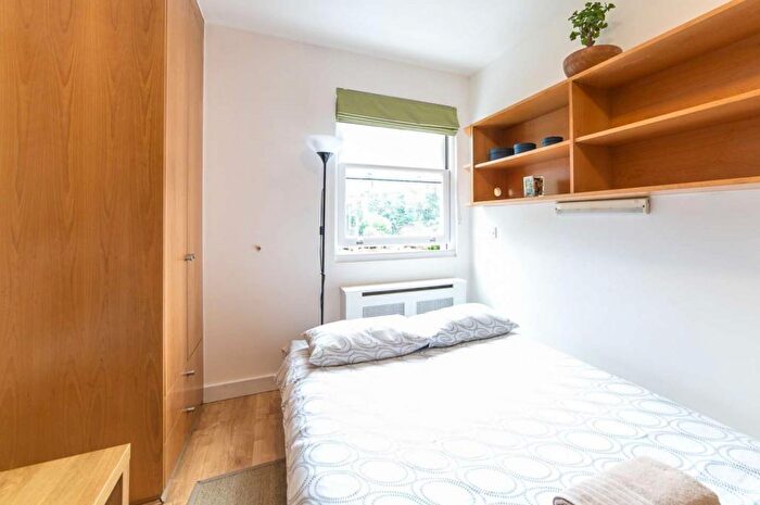 Studio To Rent In West Cromwell Road, Earls Court, London, SW5