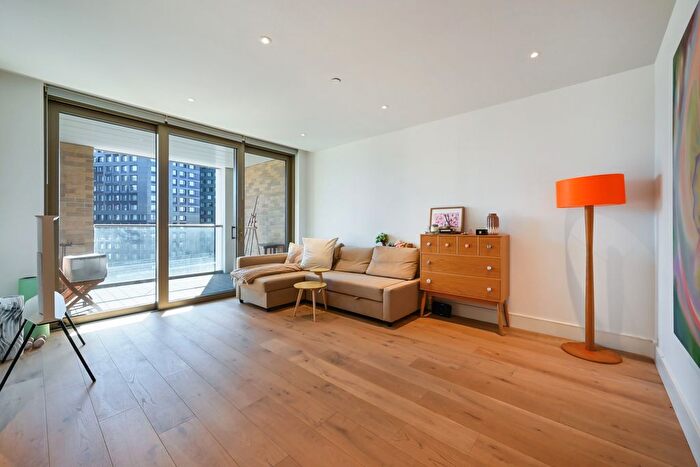 2 Bedroom Flat To Rent In Kensington House, Prince Of Wales Drive, London, SW11