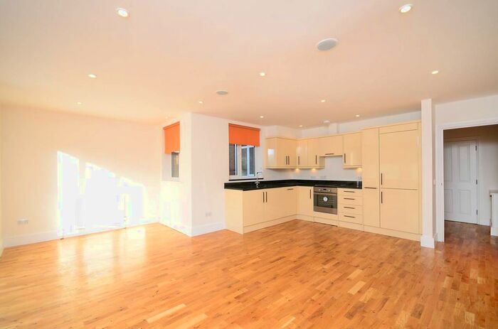 2 Bedroom Flat To Rent In Tooting Grove, Tooting, London, SW17