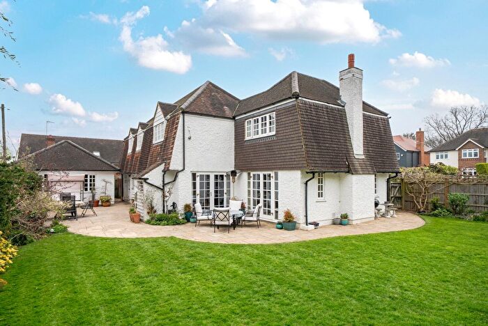 4 Bedroom Detached House For Sale In Forest Road, Effingham Junction, KT24