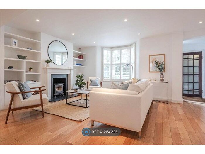 3 Bedroom Flat To Rent In Errington Road, London, W9