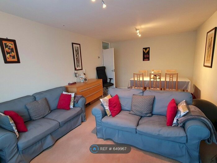 3 Bedroom Flat To Rent In Cordwallis Road, Maidenhead, SL6