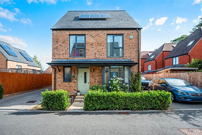 4 Bedroom Detached House For Sale In Cruden Place, Coulsdon, CR5