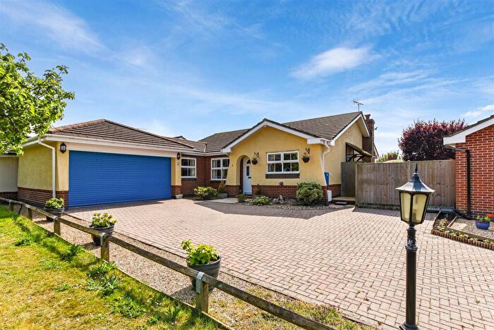 3 Bedroom Detached Bungalow For Sale In Mant Close, Climping, BN17