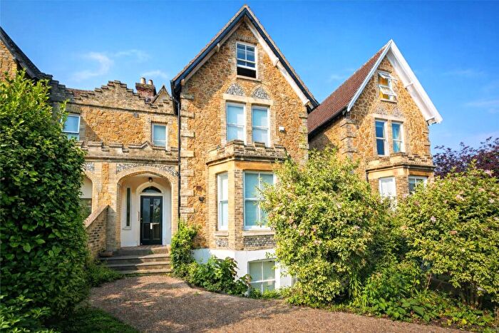 1 Bedroom Apartment For Sale In Epsom Road, Guildford, Surrey, GU1