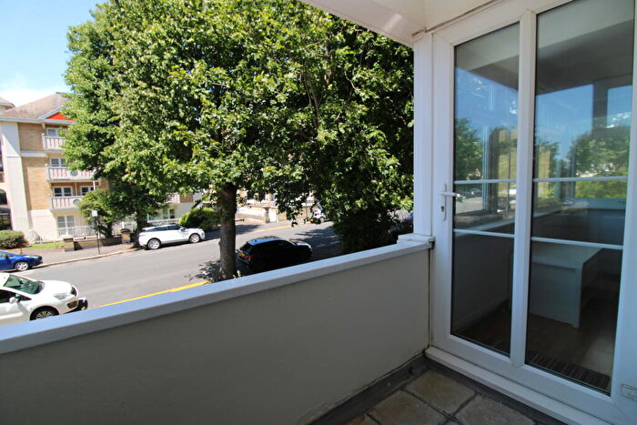 3 Bedroom Flat To Rent In Eaton Gardens, Hove, BN3