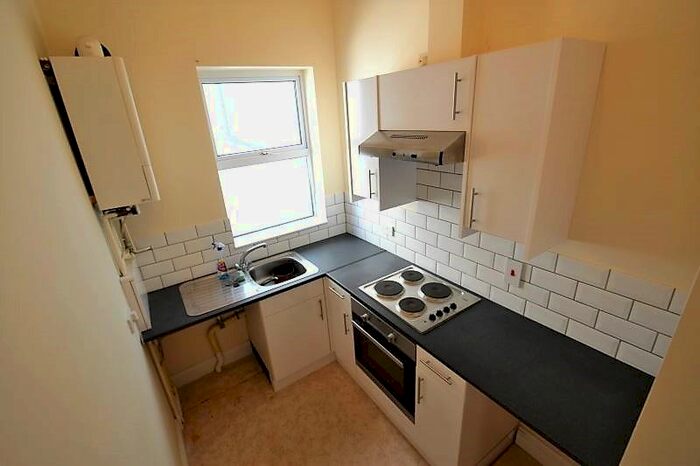 1 Bedroom Flat To Rent In Upperton Gardens, Eastbourne, BN21