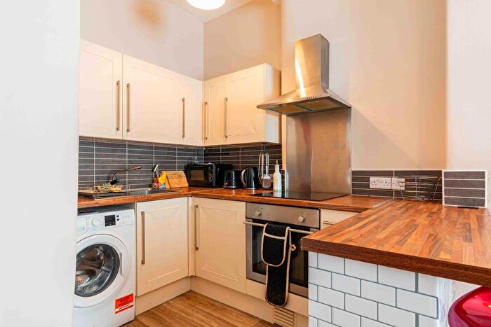 1 Bedroom Flat To Rent In L Wardlaw Street, Edinburgh, EH11