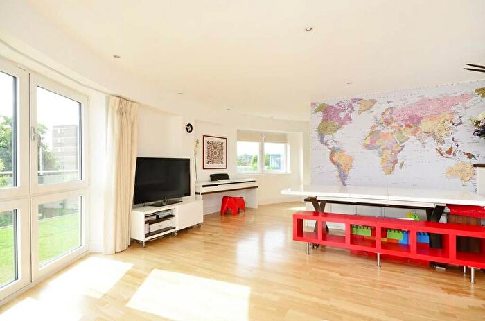 2 Bedroom Flat To Rent In Dryburgh Road, London, SW15