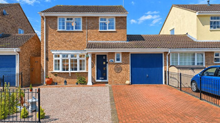 3 Bedroom Link Detached House For Sale In Crowson Way, Market Deeping, Peterborough, PE6