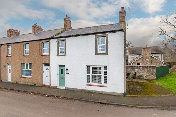 3 Bedroom End Of Terrace House For Sale In North Lane, North Sunderland, NE68