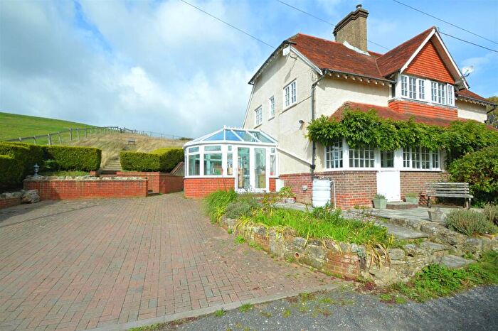 3 Bedroom Semi-Detached House For Sale In Extensive Gardens * Godshill, PO38