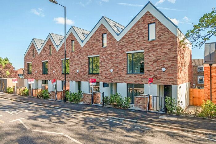 3 Bedroom Semi-Detached House For Sale In Hermitage Mews, London, SE19