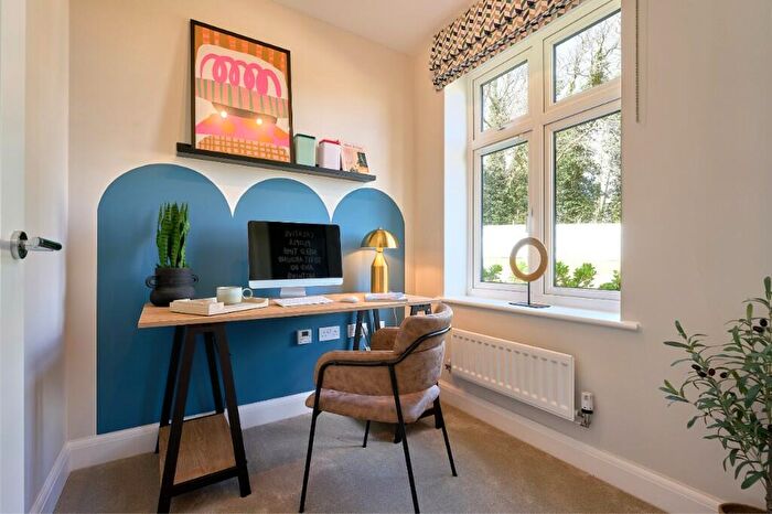 4 Bedroom Detached House For Sale In Peacock Avenue Basingstoke, RG23