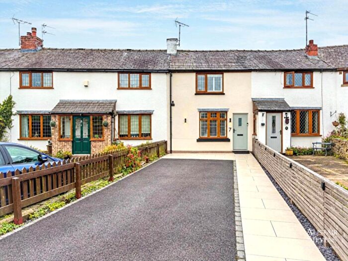 2 Bedroom Cottage For Sale In Healds Green, Chadderton, OL1
