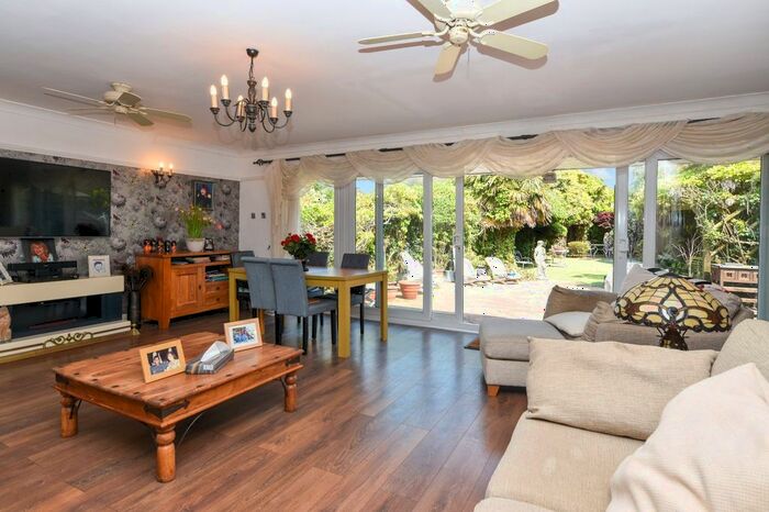 4 Bedroom Detached House For Sale In Thorpedene Gardens, Shoeburyness, Essex, SS3