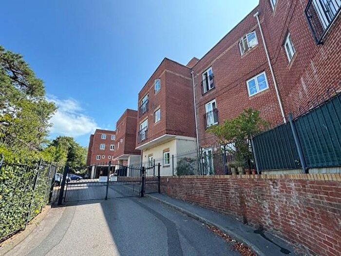 1 Bedroom Apartment To Rent In Norwich Avenue West, Bournemouth, BH2