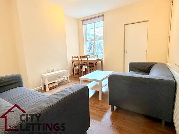 4 Bedroom Terraced House To Rent In Myrtle Avenue, Nottingham, NG7