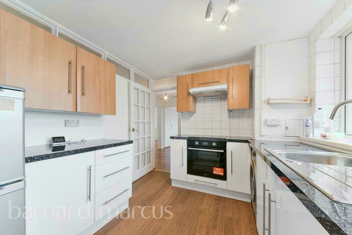 3 Bedroom Apartment To Rent In Priests Bridge, London, SW14