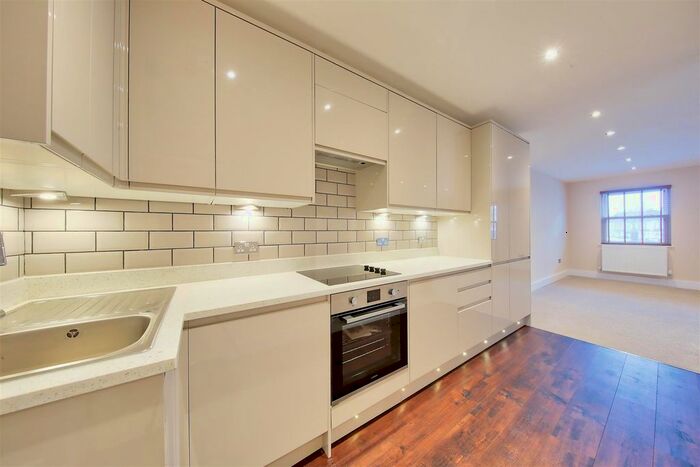 2 Bedroom Flat To Rent In Penwith Road, London, SW18