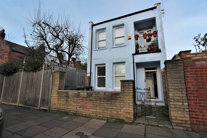 2 Bedroom Flat To Rent In Hawke Park Road, Turnpike Lane N22