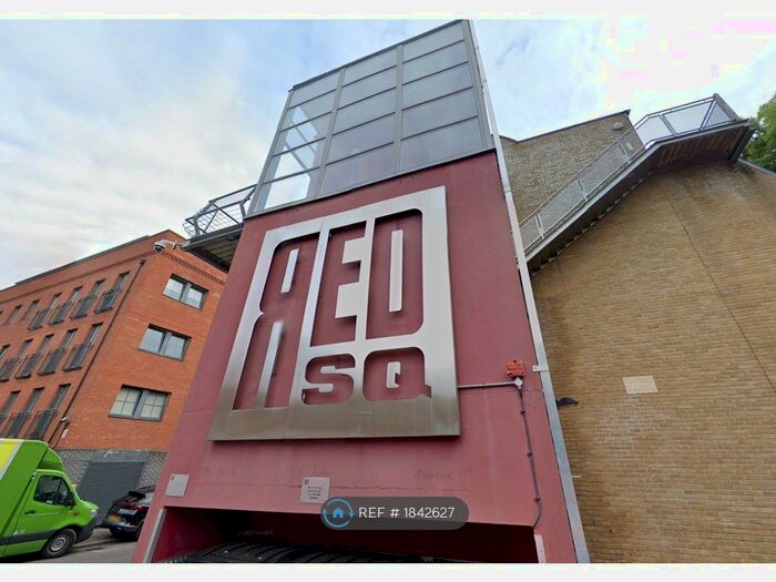 2 Bedroom Maisonette To Rent In Red Square, London, N16