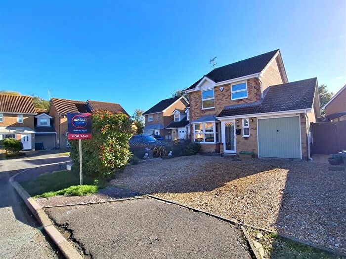 3 Bedroom Detached House For Sale In Redwing Close, Wick, BN17