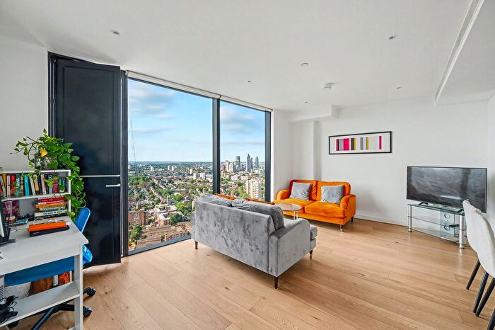 2 Bedroom Flat For Sale In Walworth Road, Elephant And Castle, London, SE1
