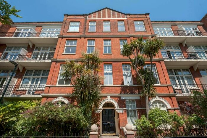 3 Bedroom Flat To Rent In Richmond Bridge Mansions, East Twickenham, TW1