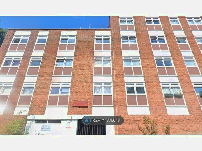 2 Bedroom Flat To Rent In Yew Tree House, Rochester, ME1