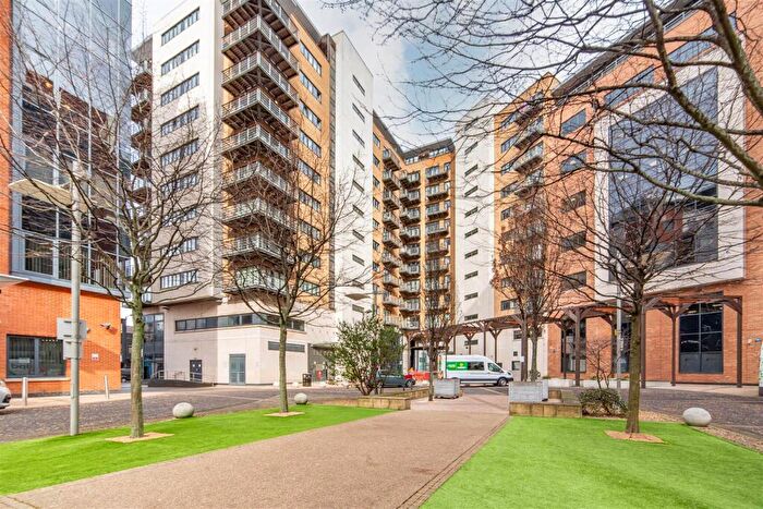 2 Bedroom Apartment For Sale In St. James Gate, Newcastle Upon Tyne, NE1