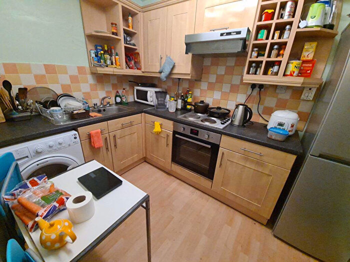 1 Bedroom Flat To Rent In Moorland Road, Leeds, LS6