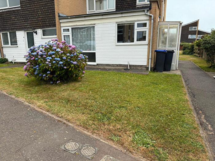 1 Bedroom Flat To Rent In Cedar Close, Lancing, BN15