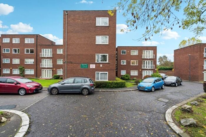 2 Bedroom Flat To Rent In Chesswood Way, Pinner, HA5