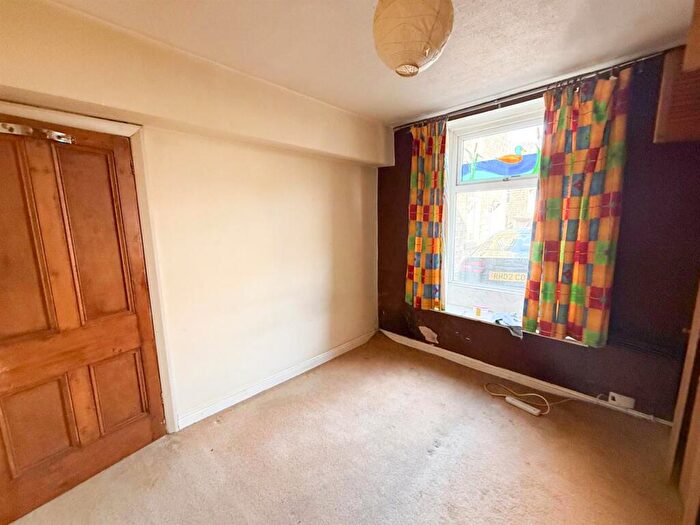 1 Bedroom Apartment For Sale In Main Road, Eastburn, BD20