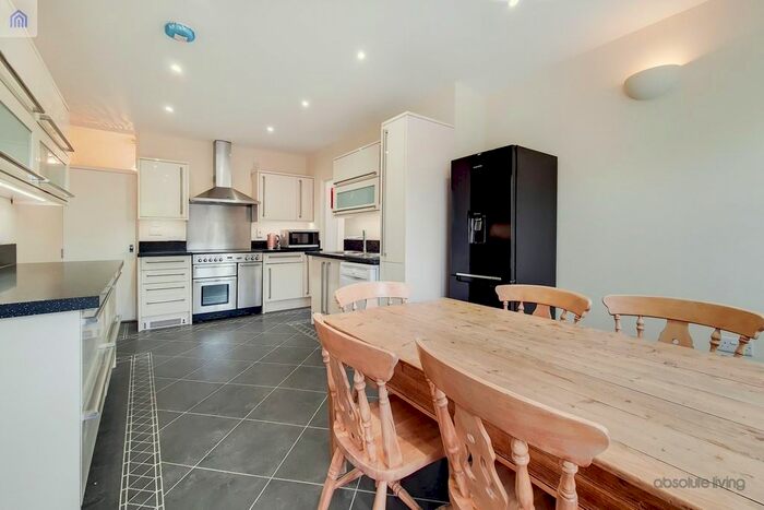 3 Bedroom Flat To Rent In Haydons Road, London, SW19