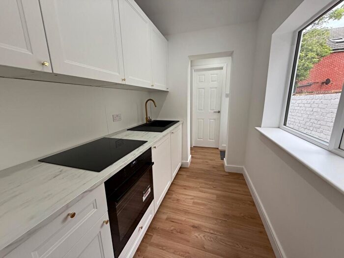 2 Bedroom House To Rent In Gloucester Road North, L6