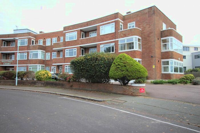 3 Bedroom Flat To Rent In Hastings Court, Winchelsea Gardens BN11