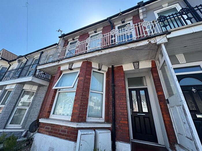1 Bedroom Flat To Rent In Hollingbury Road, Brighton, BN1