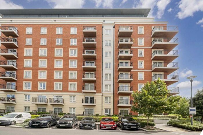 3 Bedroom Flat To Rent In Beaufort Square, London, NW9