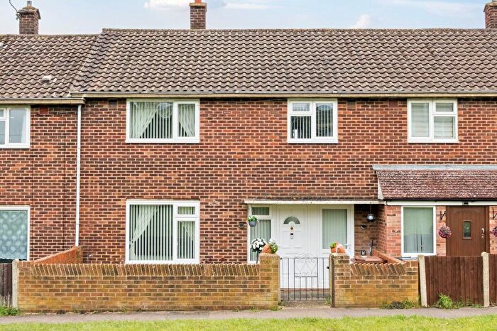 3 Bedroom Terraced House For Sale In Silverweed Road, Chatham, ME5