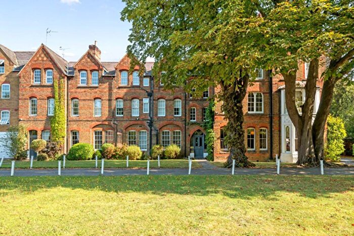 1 Bedroom Apartment For Sale In Camperdown House, Windsor, SL4