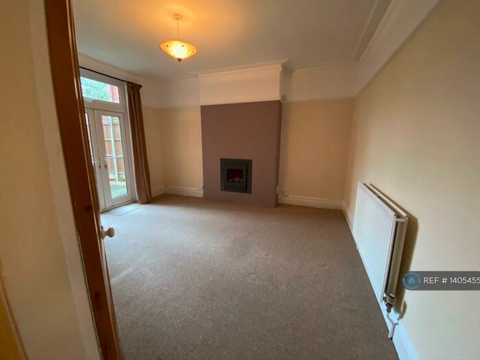 5 Bedroom Semi-Detached House To Rent In Lightwoods Hill, Smethwick, B67