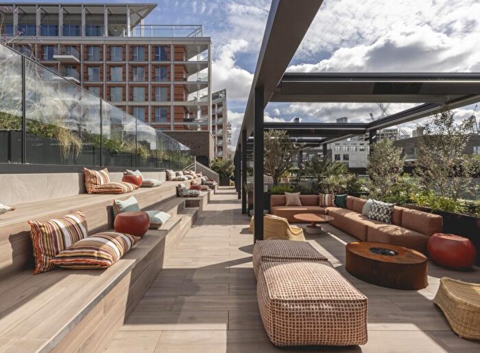 2 Bedroom Flat To Rent In Bloom West, Nine Elms Ln, Nine Elms, London, SW11