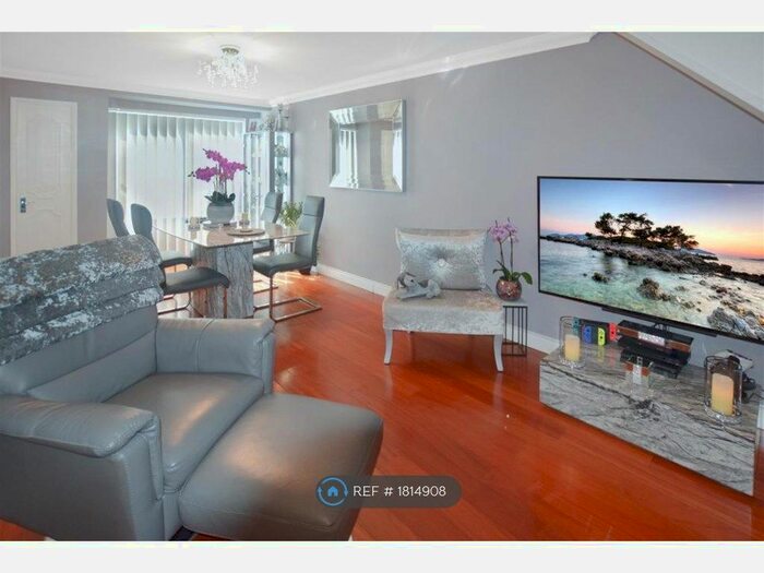 3 Bedroom End Of Terrace House To Rent In Dengayne, Basildon, SS14