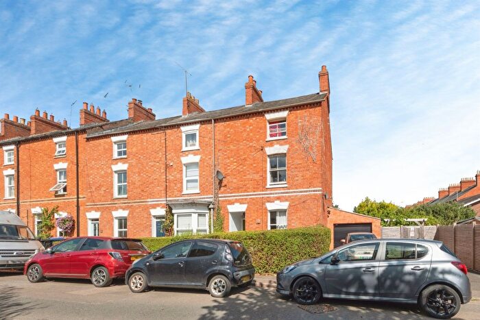 4 Bedroom End Terrace House For Sale In Park Road, Banbury, OX16