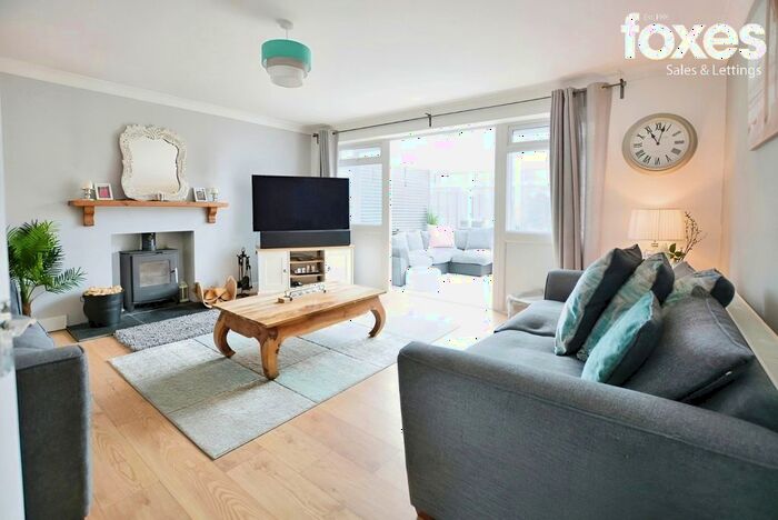 4 Bedroom Detached House To Rent In Heath Farm Road, Ferndown, Dorset, BH22