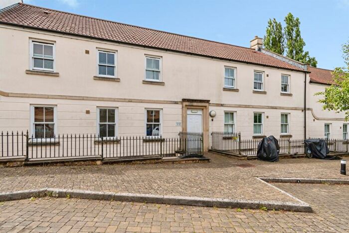 2 Bedroom Flat For Sale In Eveleigh Avenue, Bath, BA1