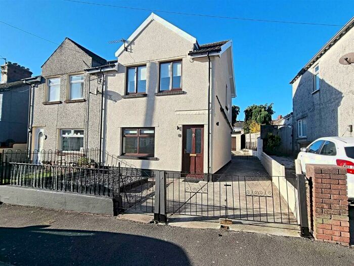 3 Bedroom Semi-Detached House To Rent In Penybryn Avenue, Cefn Fforest, Blackwood, NP12